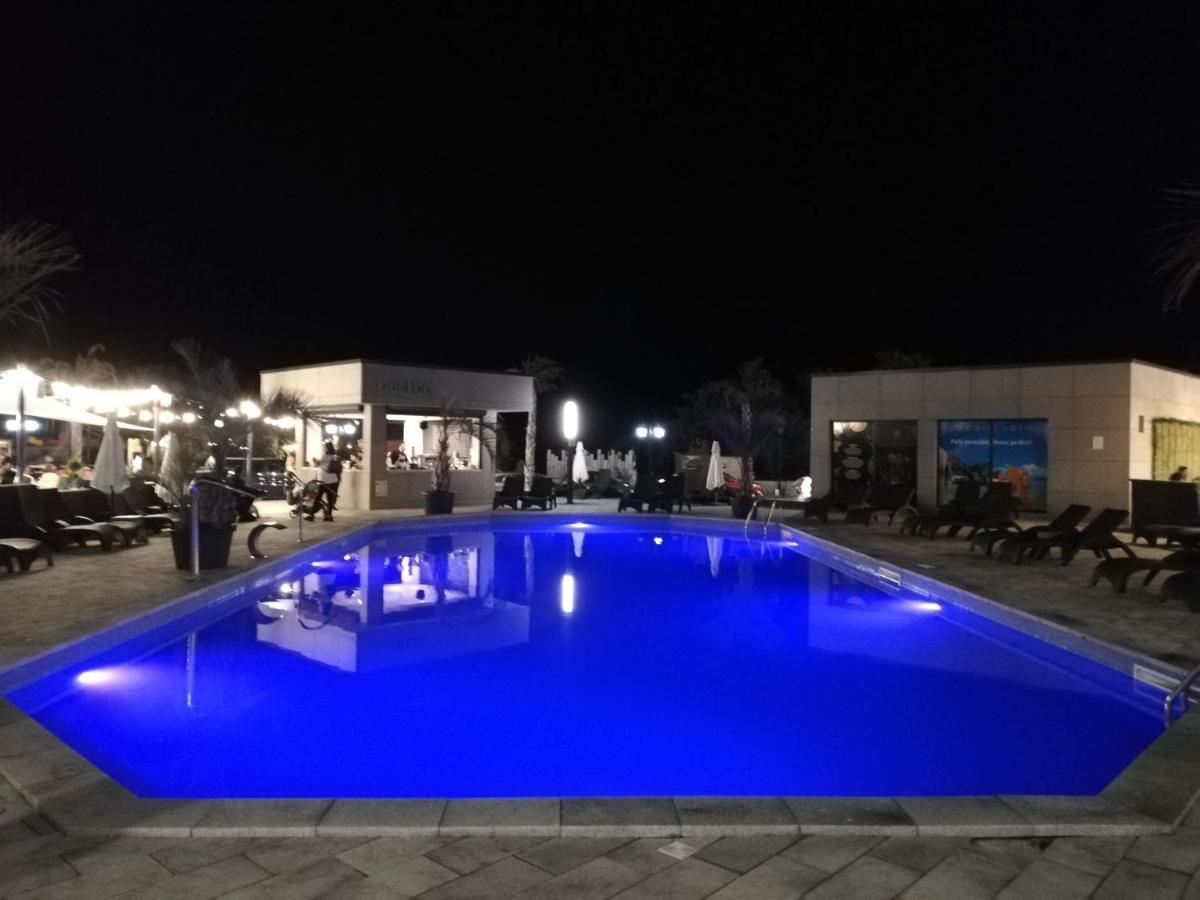 Luxury Kln By Alezzi Mamaia Nord Apartment Navodari Exterior photo